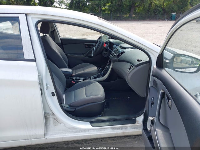 5NPDH4AE1GH753299 Hyundai ELANTRA SE