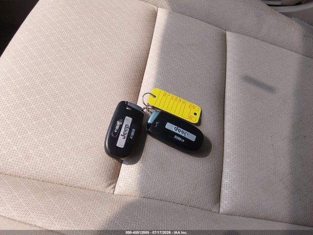 1C4RJFAG6KC836917 Jeep Grand Cherokee Laredo E 4x4