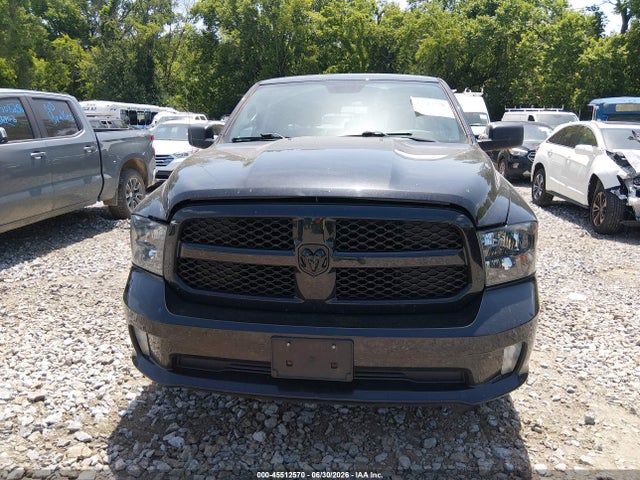 1C6RR7FT3JS176061 RAM 1500 Express 4x4 6&#039;4 Box
