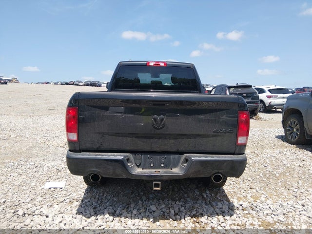 1C6RR7FT3JS176061 RAM 1500 Express 4x4 6&#039;4 Box