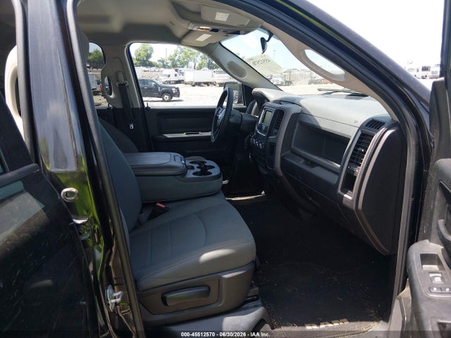 1C6RR7FT3JS176061 RAM 1500 Express 4x4 6&#039;4 Box
