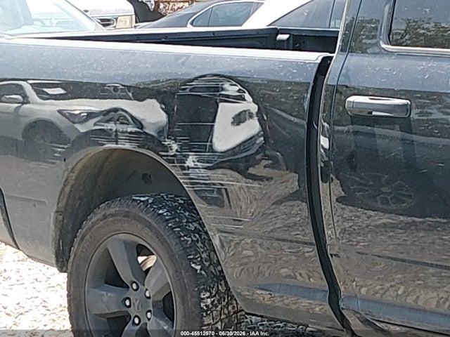 1C6RR7FT3JS176061 RAM 1500 Express 4x4 6&#039;4 Box