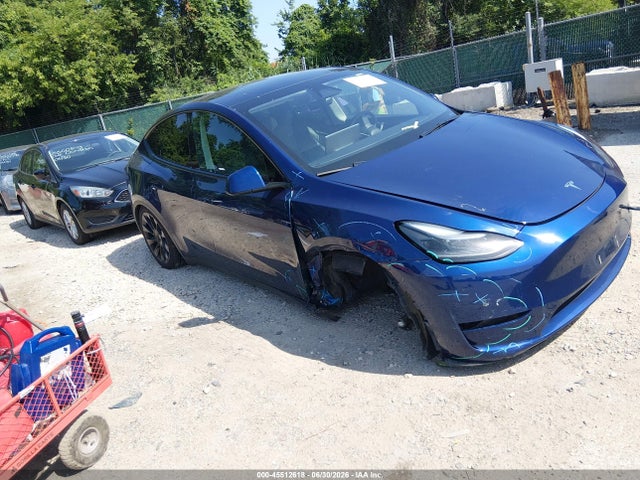 Tesla Model Y Long Range Dual Motor All-wheel Drive 2024 7SAYGAEE7RF063560 головне зображення