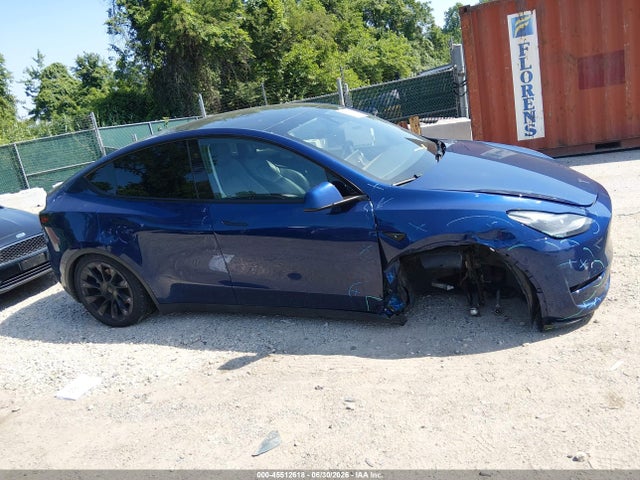 Продажа на аукционе авто 2024 Tesla Model Y Long Range Dual Motor All-wheel Drive, vin: 7SAYGAEE7RF063560, номер лота: 45512618
