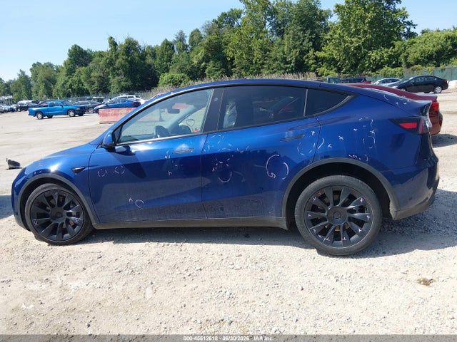 Продажа на аукционе авто 2024 Tesla Model Y Long Range Dual Motor All-wheel Drive, vin: 7SAYGAEE7RF063560, номер лота: 45512618