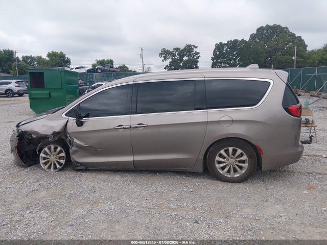 2017 Chrysler Pacifica Touring მანქანა იყიდება აუქციონზე, vin: 2C4RC1DG3HR708918, აუქციონის ნომერი: 45512849