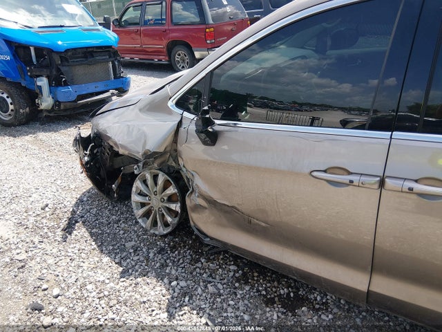 2017 Chrysler Pacifica Touring მანქანა იყიდება აუქციონზე, vin: 2C4RC1DG3HR708918, აუქციონის ნომერი: 45512849