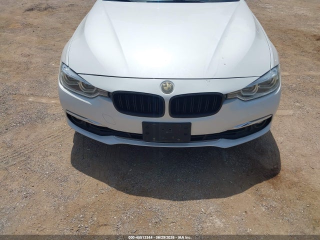 45513344 :رقم المزاد ، WBA8B9C52JEE81382 vin ، 2018 Bmw 330i مزاد بيع