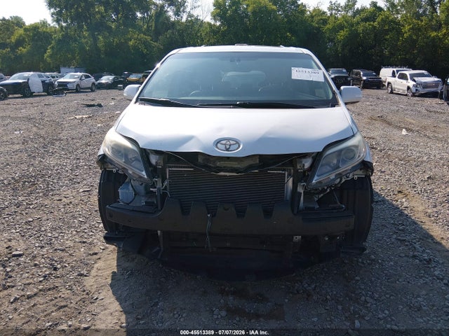 Продажа на аукционе авто 2015 Toyota Sienna Limited Premium 7 Passenger, vin: 5TDYK3DC9FS613355, номер лота: 45513389