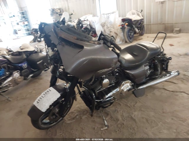 Harley-Davidson Flhx Street Glide 2014 1HD1KBM16EB693793 Image 2