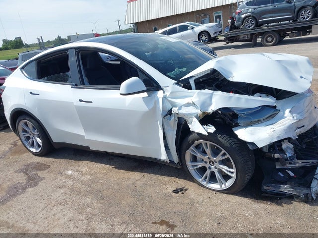 Продажа на аукционе авто 2024 Tesla Model Y Long Range Dual Motor All-wheel Drive, vin: 7SAYGDEE6RA261013, номер лота: 45513559