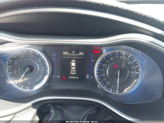 2015 Chrysler 200 Limited მანქანა იყიდება აუქციონზე, vin: 1C3CCCABXFN652601, აუქციონის ნომერი: 45513709