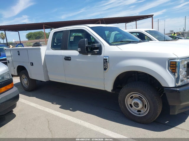 Ford F-350 Xl/xlt 2018 1FD8X3B60JEC69777 Image 18