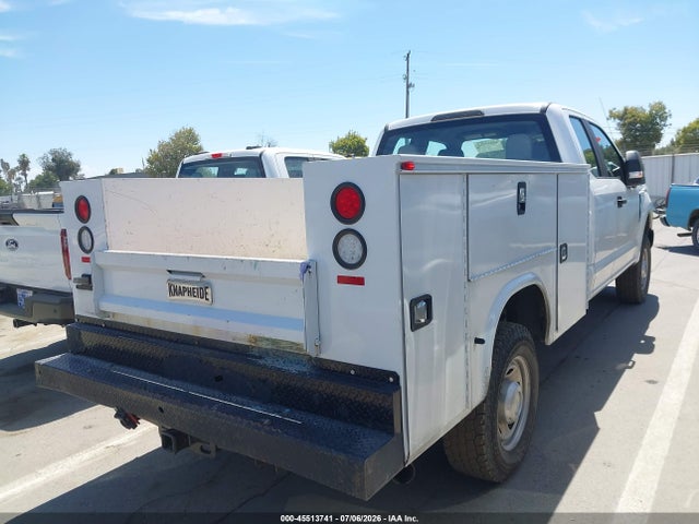 Ford F-350 Xl/xlt 2018 1FD8X3B60JEC69777 Image 4