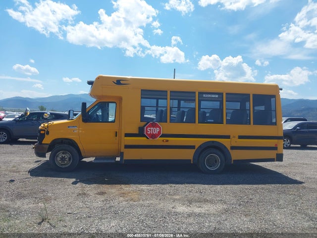 Продажа на аукционе авто 2016 Ford Econoline E450 Super Duty Cutwy Van, vin: 1FDEE4FL9GDC13835, номер лота: 45513761