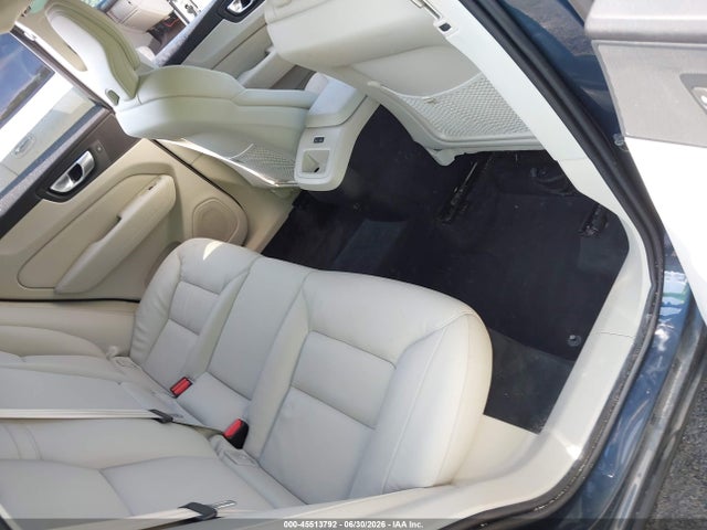 Продаж на аукціоні авто 2024 Volvo Xc60 B5 Plus Dark Theme, vin: YV4L12RL4R1800842, номер лоту: 45513792