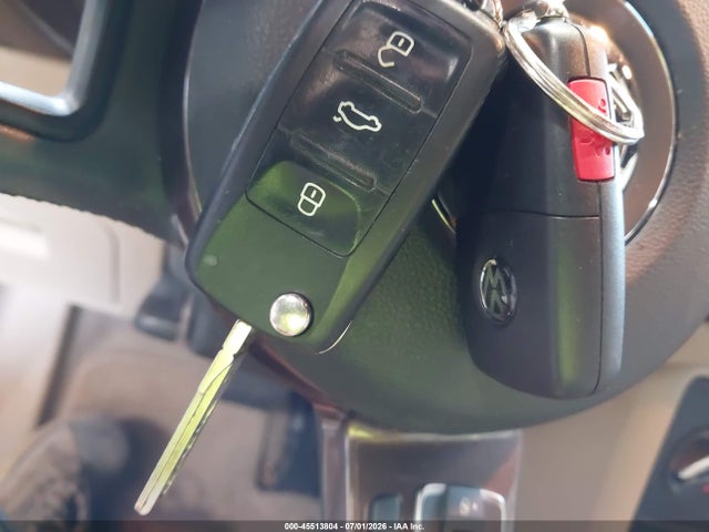 3VW517AT4EM821026 Volkswagen Beetle 1.8t