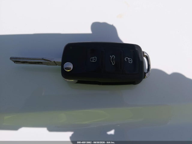 2014 Volkswagen Beetle 2.5l მანქანა იყიდება აუქციონზე, vin: 3VW5P7AT6EM801794, აუქციონის ნომერი: 45513862