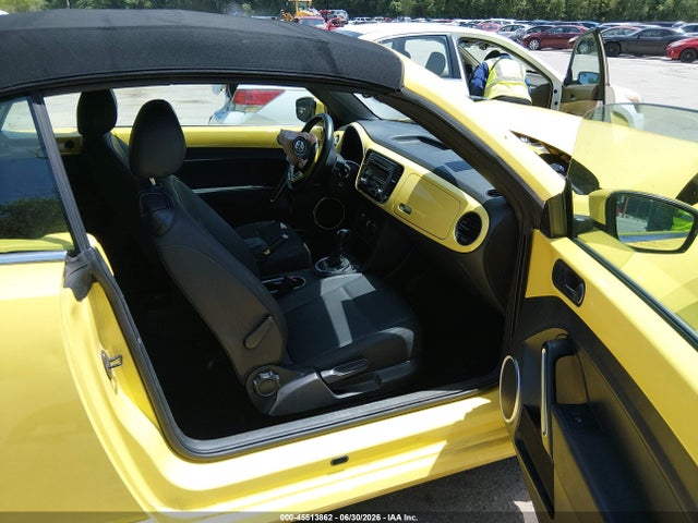 2014 Volkswagen Beetle 2.5l მანქანა იყიდება აუქციონზე, vin: 3VW5P7AT6EM801794, აუქციონის ნომერი: 45513862