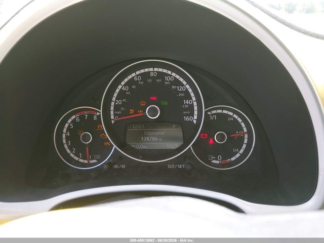 2014 Volkswagen Beetle 2.5l მანქანა იყიდება აუქციონზე, vin: 3VW5P7AT6EM801794, აუქციონის ნომერი: 45513862
