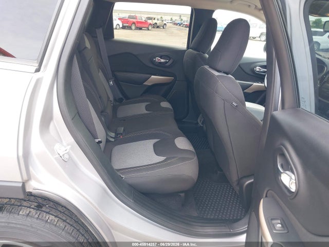 1C4PJMCB7JD580972 Jeep Cherokee Latitude 4x4