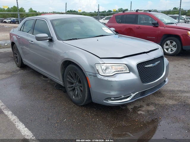 Chrysler 300 Limited 2017 2C3CCAAG0HH560179 Image 1