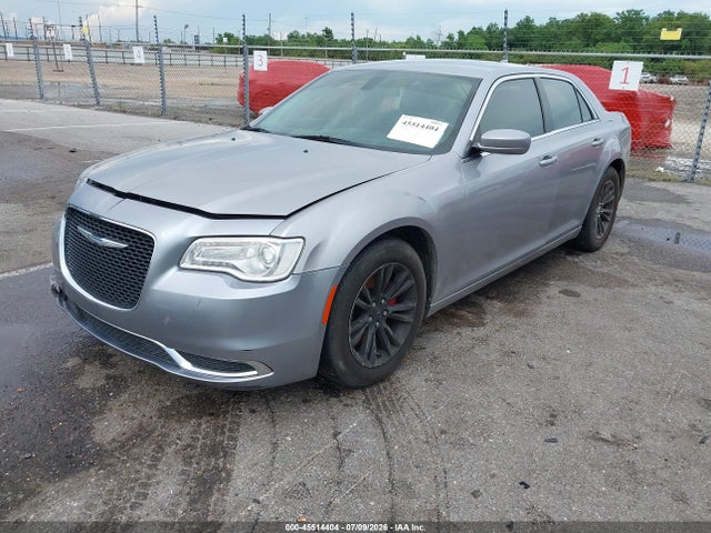 Chrysler 300 Limited 2017 2C3CCAAG0HH560179 Image 2