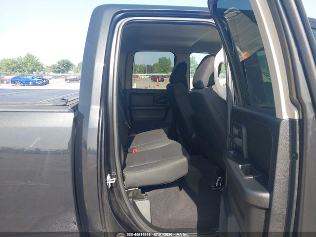 Продаж на аукціоні авто 2018 Ram 1500 Express  4x4 6'4 Box, vin: 1C6RR7FG6JS348716, номер лоту: 45514618