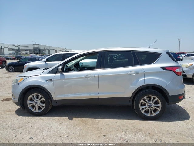45514904 :رقم المزاد ، 1FMCU0GD5HUE38782 vin ، 2017 Ford Escape Se مزاد بيع
