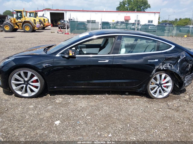 45515027 :رقم المزاد ، 5YJ3E1EB7KF393305 vin ، 2019 Tesla Model 3 Long Range/performance مزاد بيع