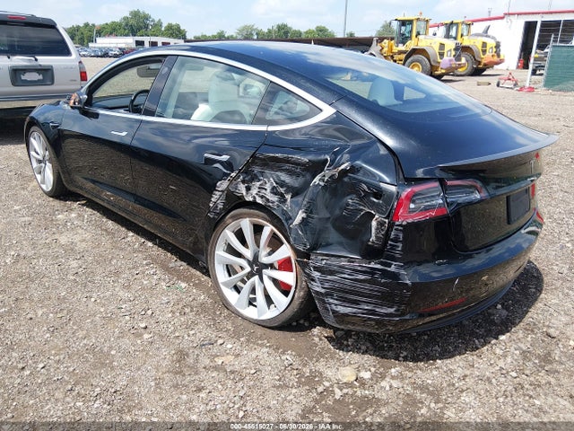 45515027 :رقم المزاد ، 5YJ3E1EB7KF393305 vin ، 2019 Tesla Model 3 Long Range/performance مزاد بيع