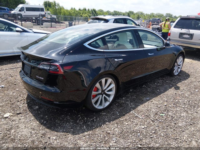 45515027 :رقم المزاد ، 5YJ3E1EB7KF393305 vin ، 2019 Tesla Model 3 Long Range/performance مزاد بيع