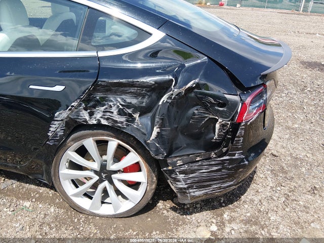 45515027 :رقم المزاد ، 5YJ3E1EB7KF393305 vin ، 2019 Tesla Model 3 Long Range/performance مزاد بيع