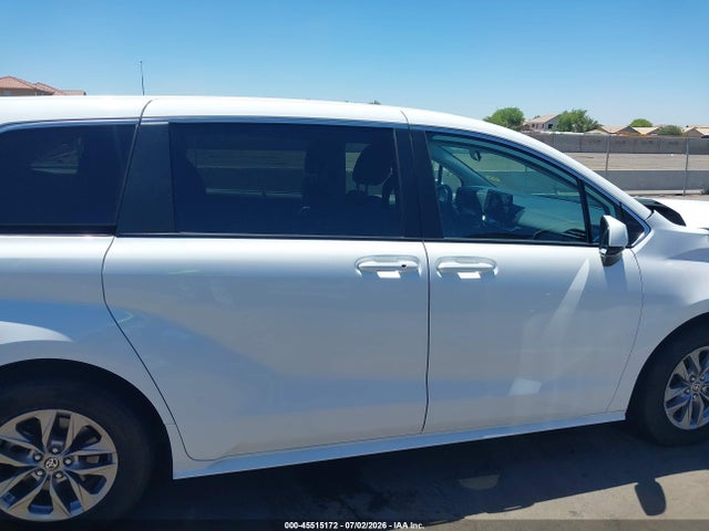 Toyota SIENNA LE 2023 5TDKRKEC0PS157600 Image 14