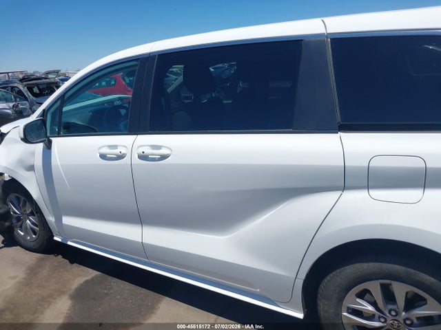 Toyota SIENNA LE 2023 5TDKRKEC0PS157600 Image 15
