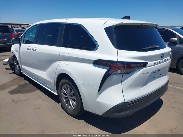 Toyota SIENNA LE 2023 5TDKRKEC0PS157600 Image 3
