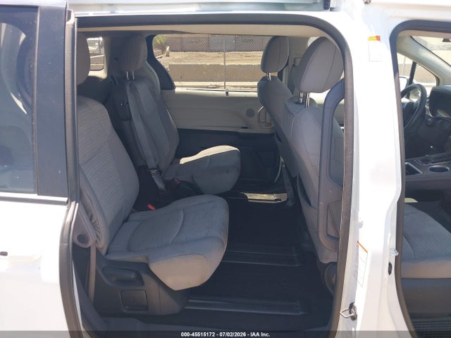 Toyota SIENNA LE 2023 5TDKRKEC0PS157600 Image 8