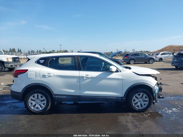 JN1BJ1CPXKW220933 Nissan Rogue Sport S