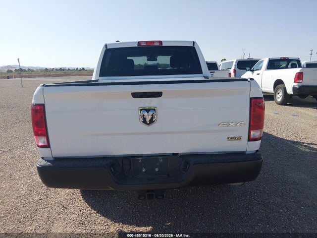 1C6RR7KG6KS658355 RAM 1500 Classic Tradesman 4x4 5&#039;7 Box