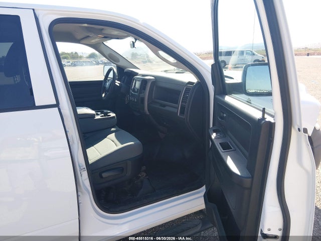 1C6RR7KG6KS658355 RAM 1500 Classic Tradesman 4x4 5&#039;7 Box