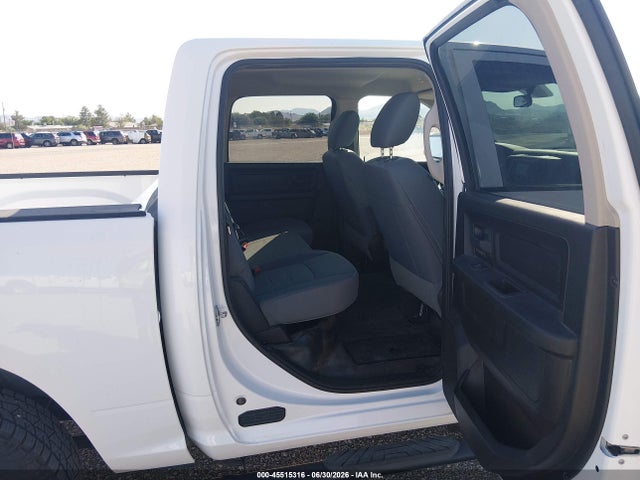 1C6RR7KG6KS658355 RAM 1500 Classic Tradesman 4x4 5&#039;7 Box