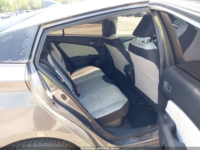 Toyota Prius Two 2016 JTDKBRFU5G3003339 Image 8