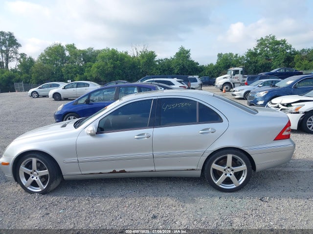 2003 Mercedes-benz C 240 4matic მანქანა იყიდება აუქციონზე, vin: WDBRF81JX3F376863, აუქციონის ნომერი: 45515825