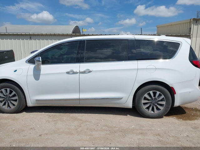 Chrysler Pacifica Hybrid Limited 2022 2C4RC1S76NR100910 Image 14