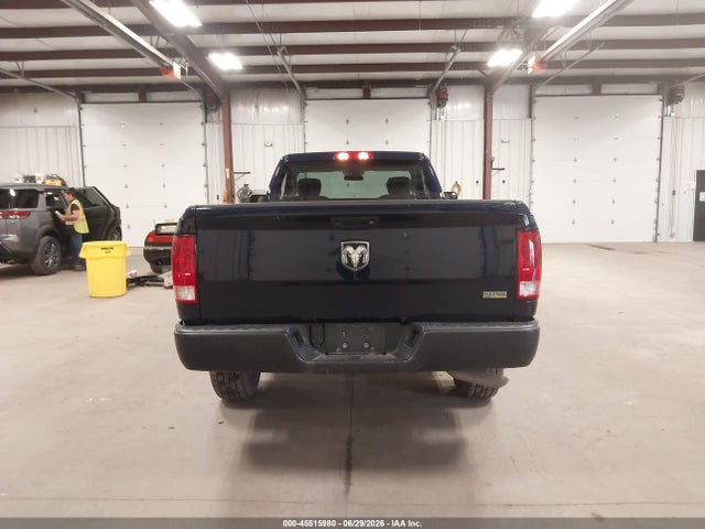 45515980 :رقم المزاد ، 3C6JR6DG0JG255367 vin ، 2018 Ram 1500 Tradesman  4x2 8' Box مزاد بيع