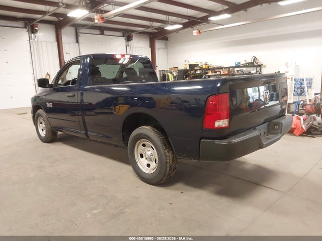 45515980 :رقم المزاد ، 3C6JR6DG0JG255367 vin ، 2018 Ram 1500 Tradesman  4x2 8' Box مزاد بيع