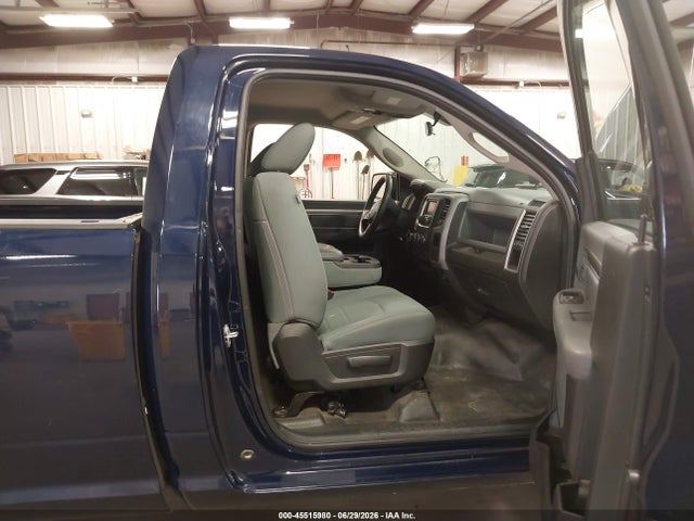 45515980 :رقم المزاد ، 3C6JR6DG0JG255367 vin ، 2018 Ram 1500 Tradesman  4x2 8' Box مزاد بيع