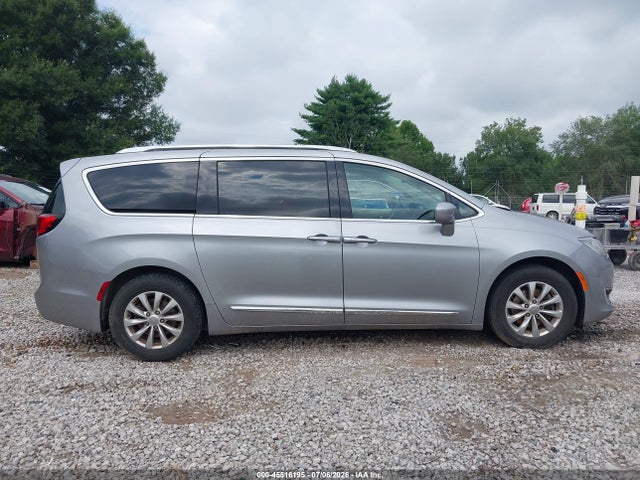 2018 Chrysler Pacifica Touring L მანქანა იყიდება აუქციონზე, vin: 2C4RC1BG6JR119841, აუქციონის ნომერი: 45516195