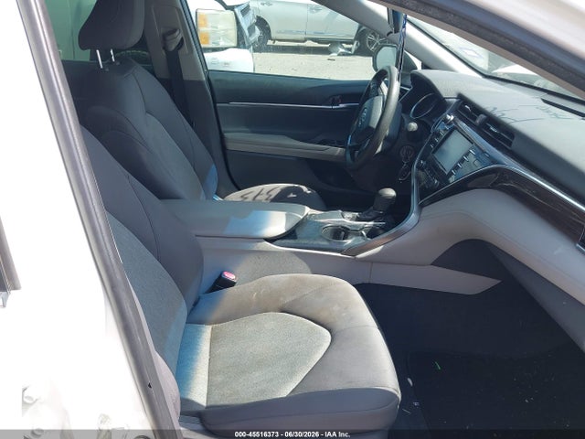 Продаж на аукціоні авто 2018 Toyota Camry Le, vin: 4T1B11HK1JU613865, номер лоту: 45516373