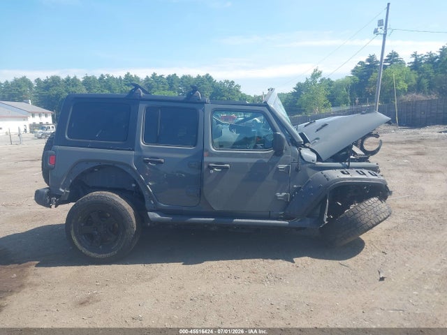 1C4HJXEN4JW312432 Jeep Wrangler Unlimited Sahara 4x4